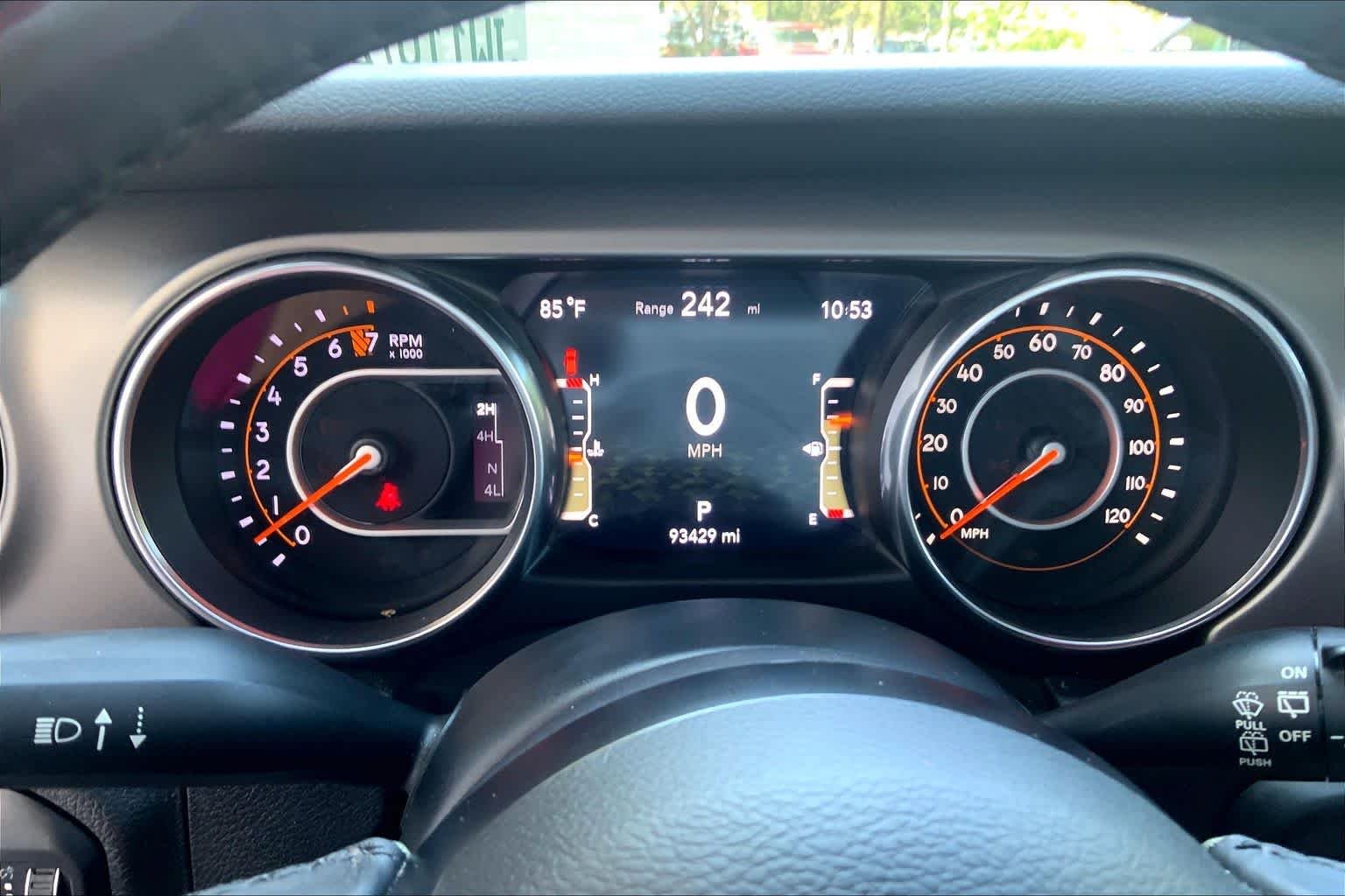 Used 2018 Granite Crystal Metallic Clearcoat Jeep Sport S image 25