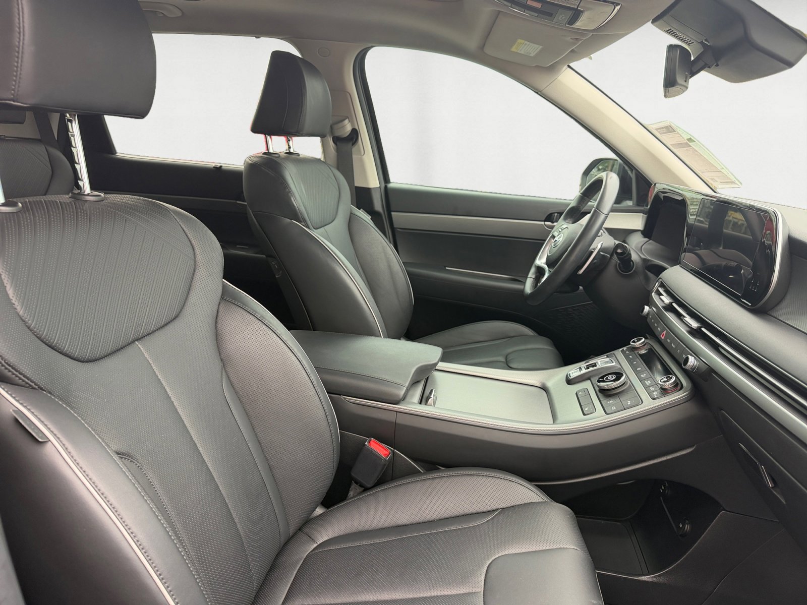 Used 2025 Abyss Black Pearl Hyundai XRT image 15