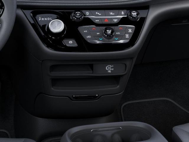 New 2026 Diamond Black Crystal Pearl-Coat Exterior Paint Chrysler Select image 76