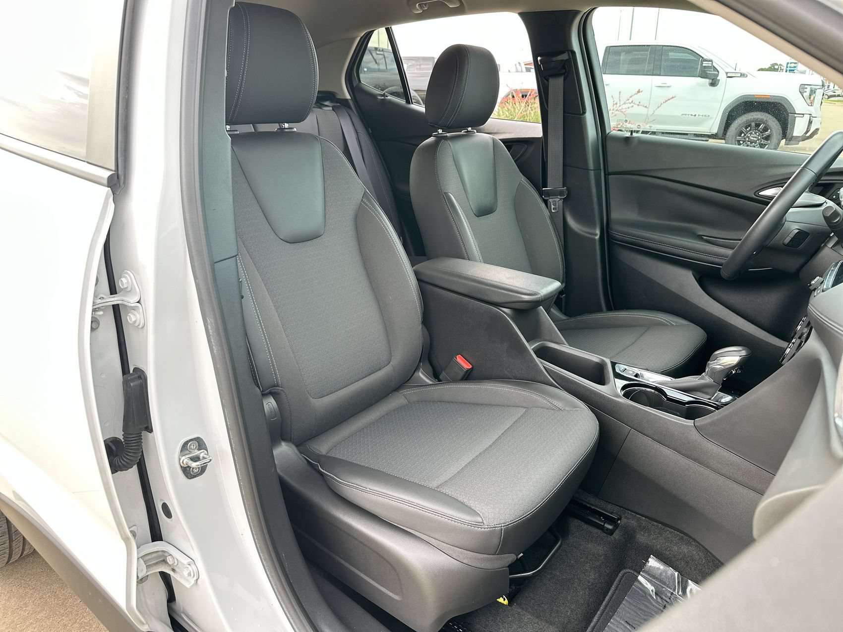 Used 2023 Summit White Buick Preferred image 23