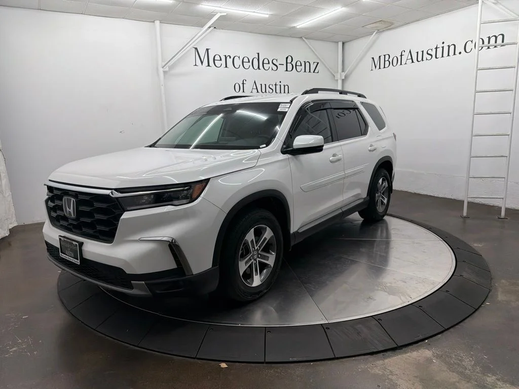Used 2025  Honda EX-L image 3