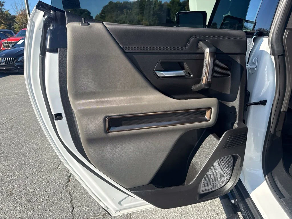 Used 2024 White GMC 2X image 27