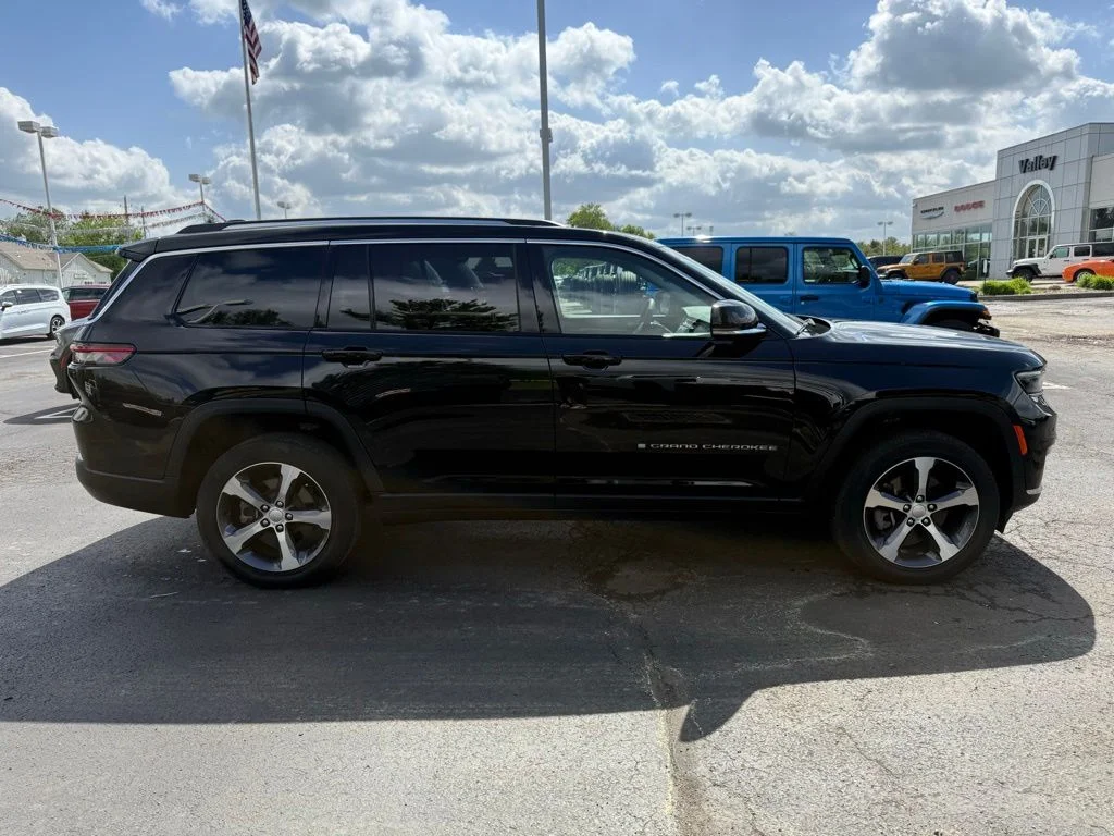 Used 2023 Black Jeep Limited image 8