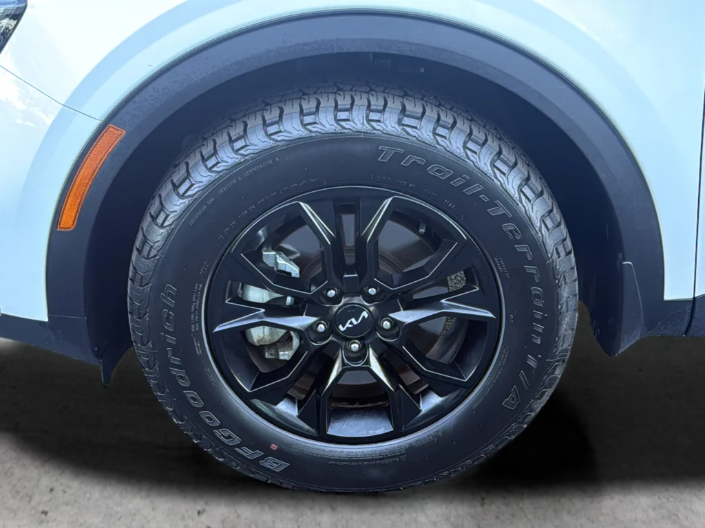 Used 2023 White Kia X-Pro Prestige image 35