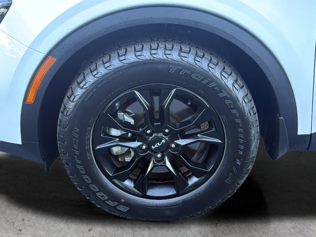 Used 2023 White Kia X-Pro Prestige image 35