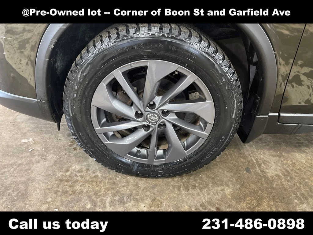 Used 2016 Black Nissan SL image 11