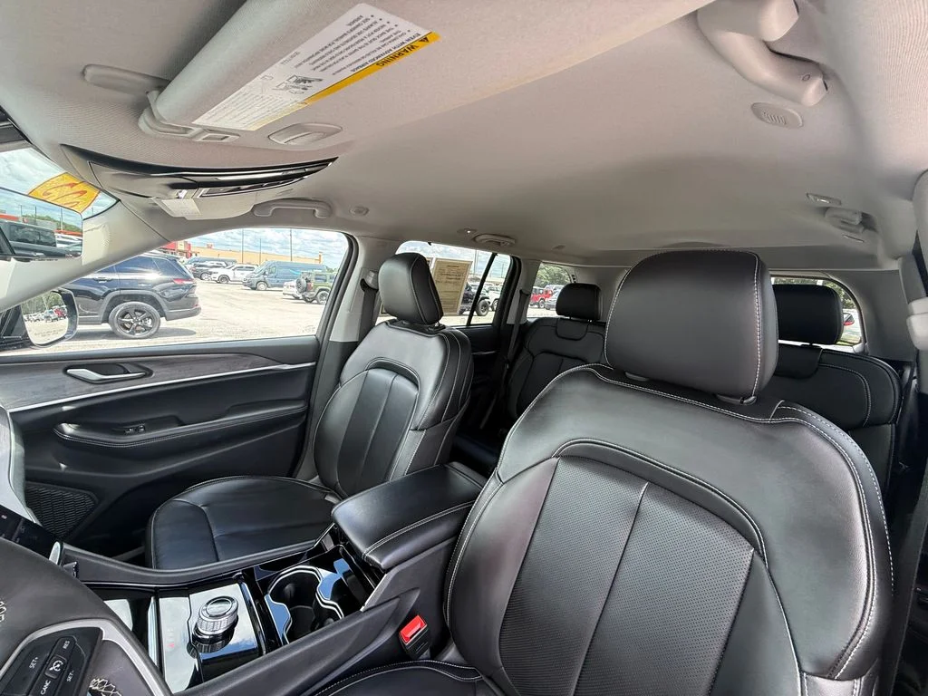 Used 2023 Black Jeep Limited image 23