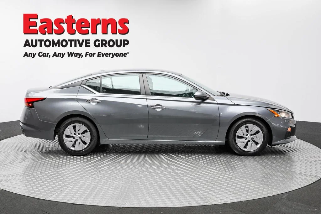 Used 2020 Gray Nissan 2.5 S image 4