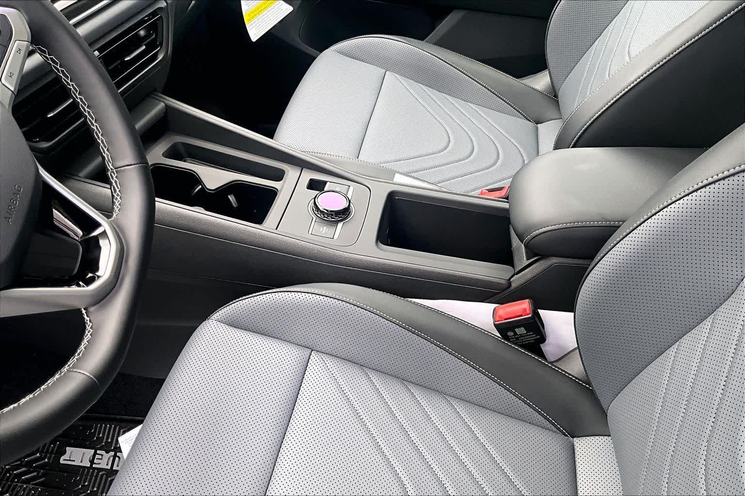 New 2026 Pure White Volkswagen 2.0T SE image 7