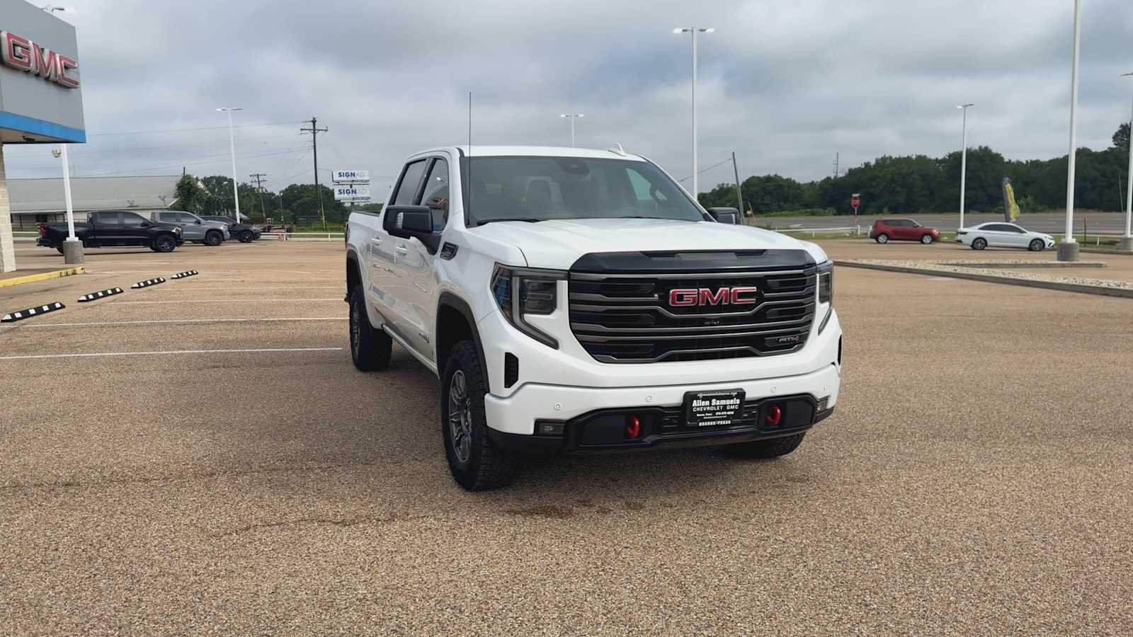 Used 2025 Summit White GMC AT4 image 3