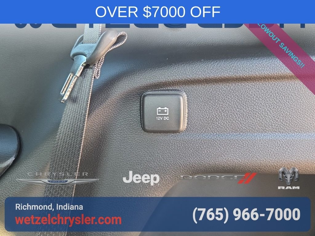 New 2025 Velvet Red Pearl-Coat Exterior Paint Jeep Laredo image 9