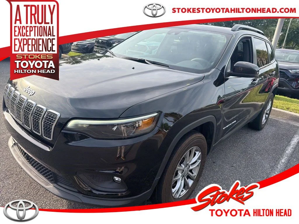 Used 2022 Black Jeep Latitude Lux image 1