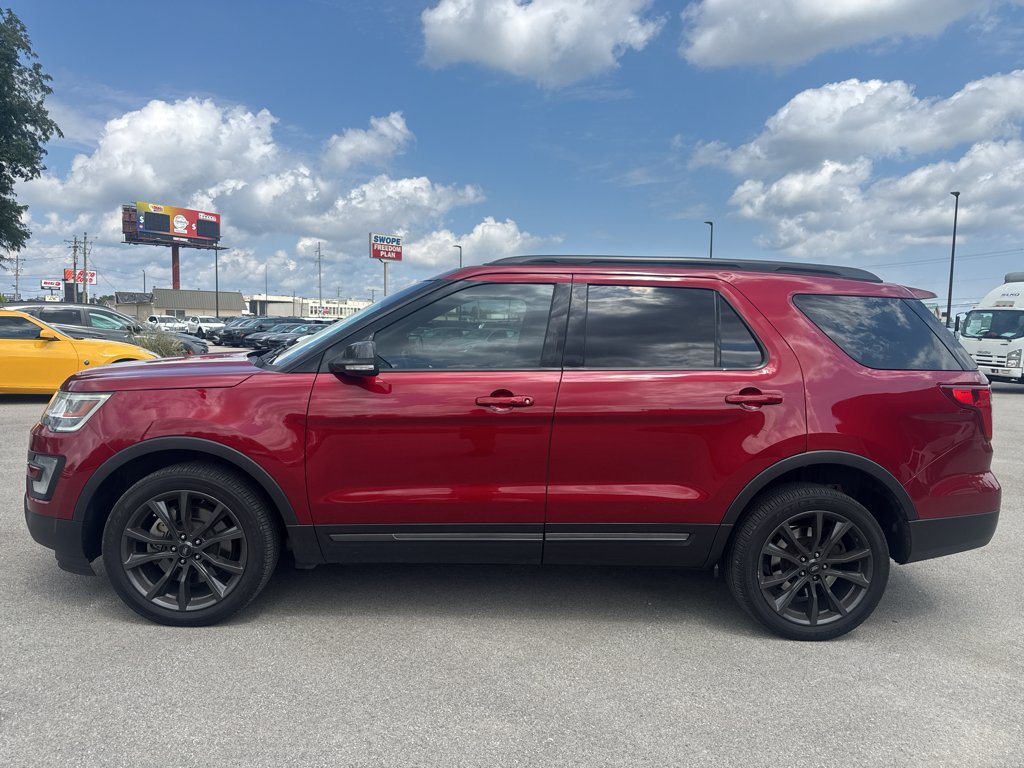 Used 2017 Ruby Red Metallic Tinted Clearcoat Ford XLT image 6