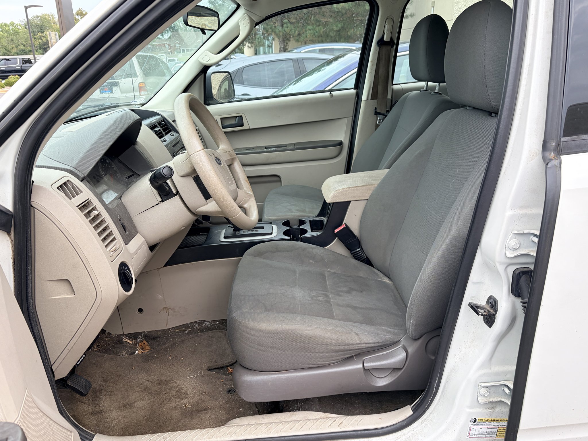 Used 2010 Oxford White (Fleet) Ford XLS image 9