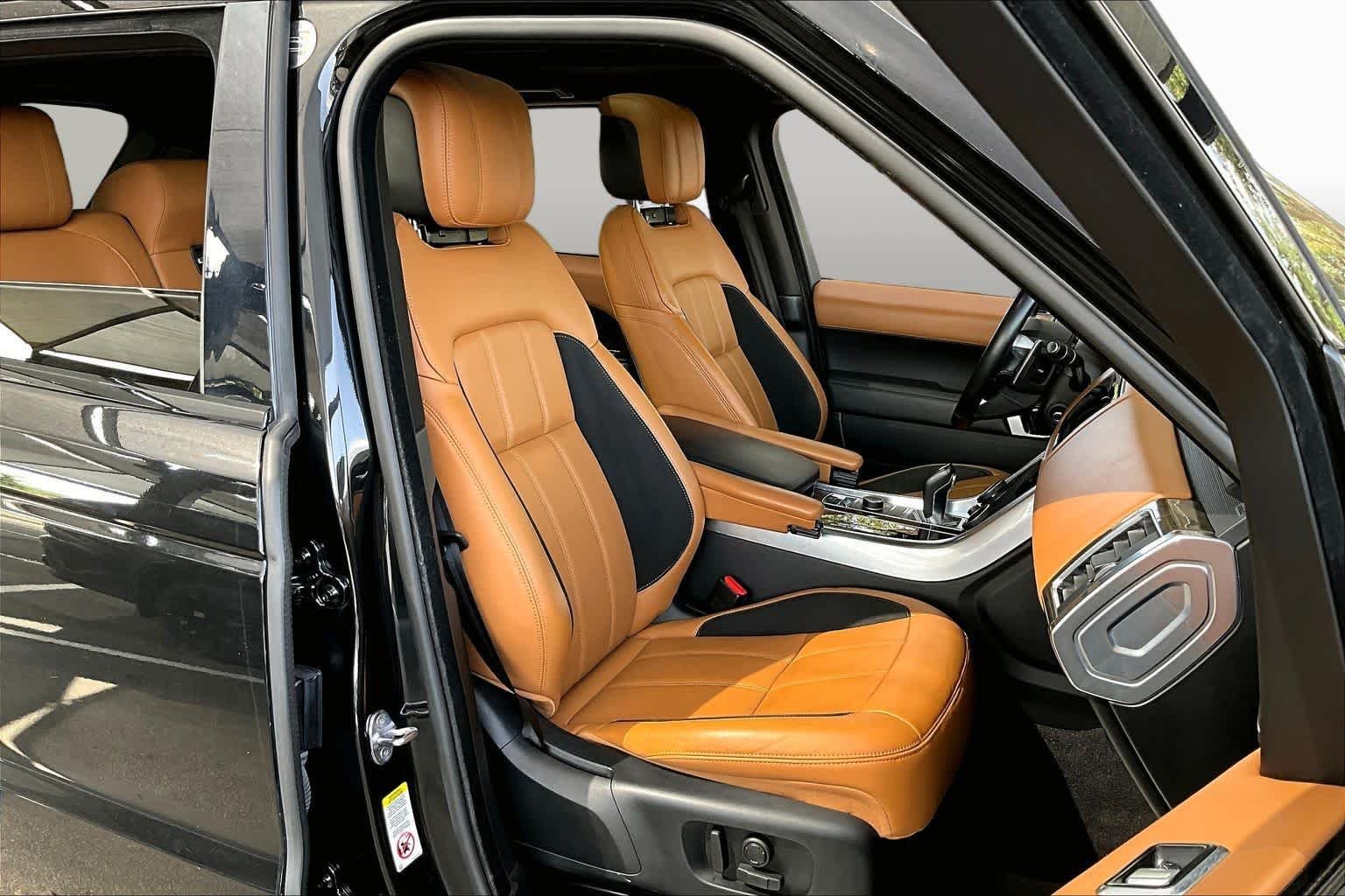 Used 2019 Borealis Black Metallic Land Rover Dynamic image 9