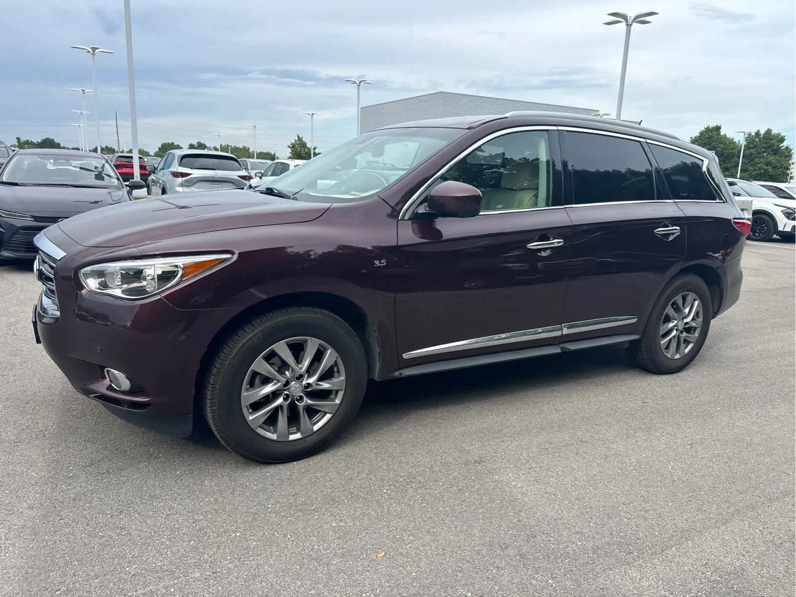 Used 2015 Midnight Garnet INFINITI AWD image 2