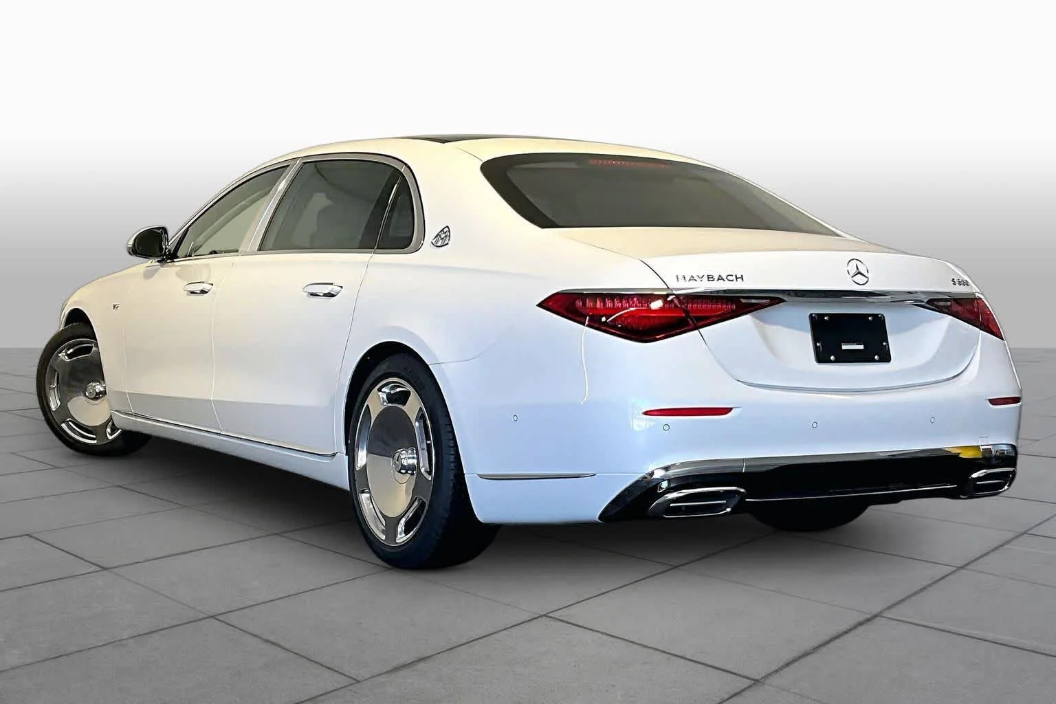 New 2026 MANUFAKTUR Moonlight White Metallic Mercedes-Benz Maybach S 680 image 3