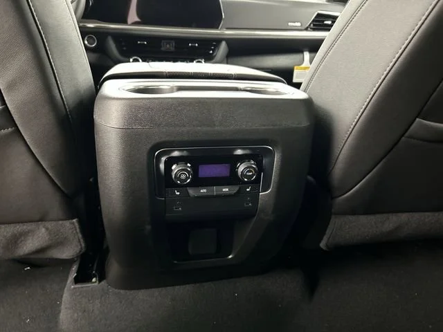 2026 Chevrolet Suburban High Country - Photo 25
