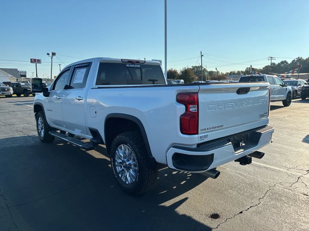 Used 2022 Iridescent Pearl Tricoat Chevrolet High Country image 7