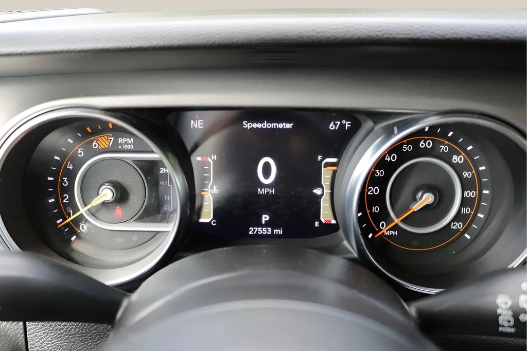 Used 2023 White Jeep Sport S image 25