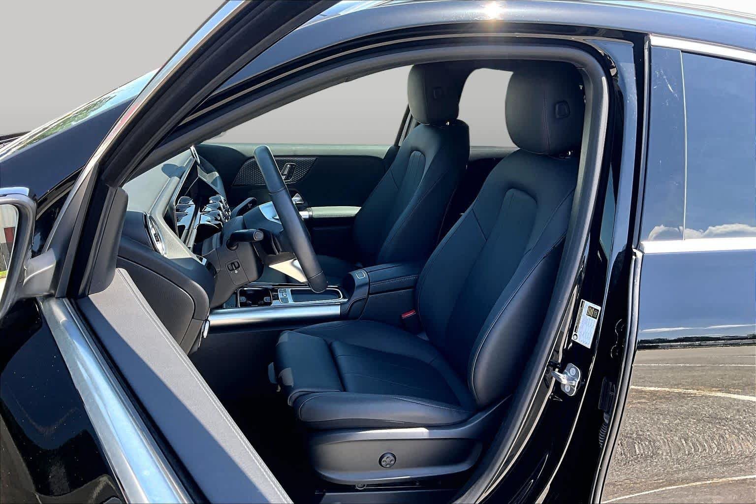 Used 2025 Night Black Mercedes-Benz GLA 250 image 8