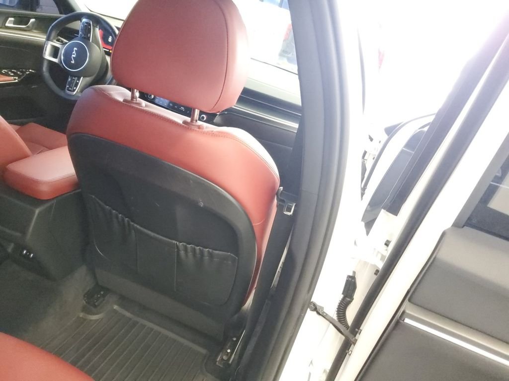 Used 2025 White Kia GT-Line image 17