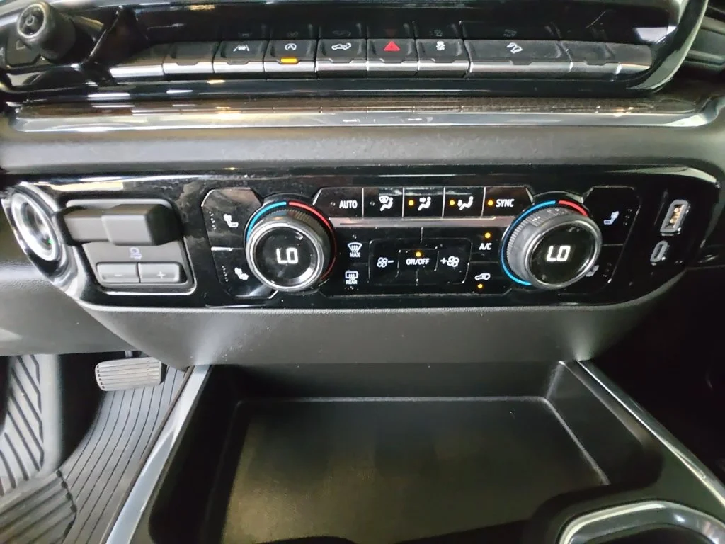Used 2024 Summit White Chevrolet RST image 17