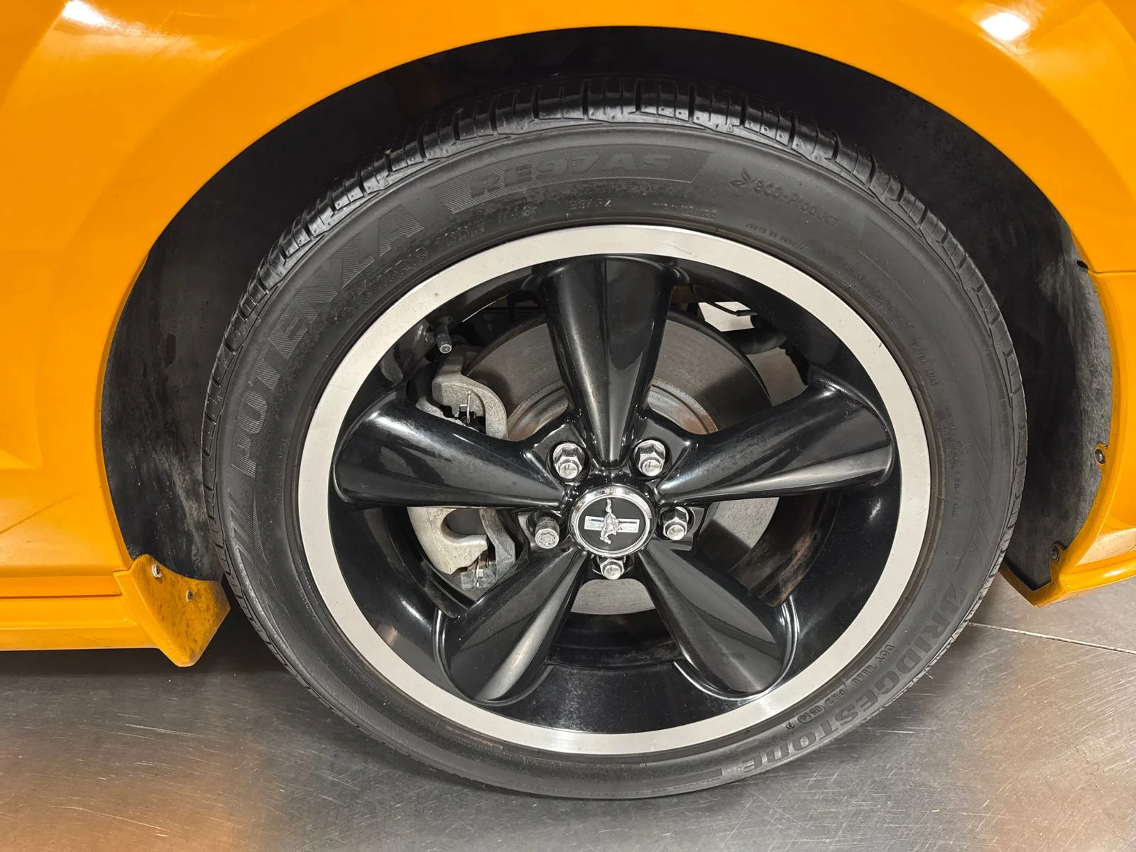 Used 2007  Ford GT Premium image 14