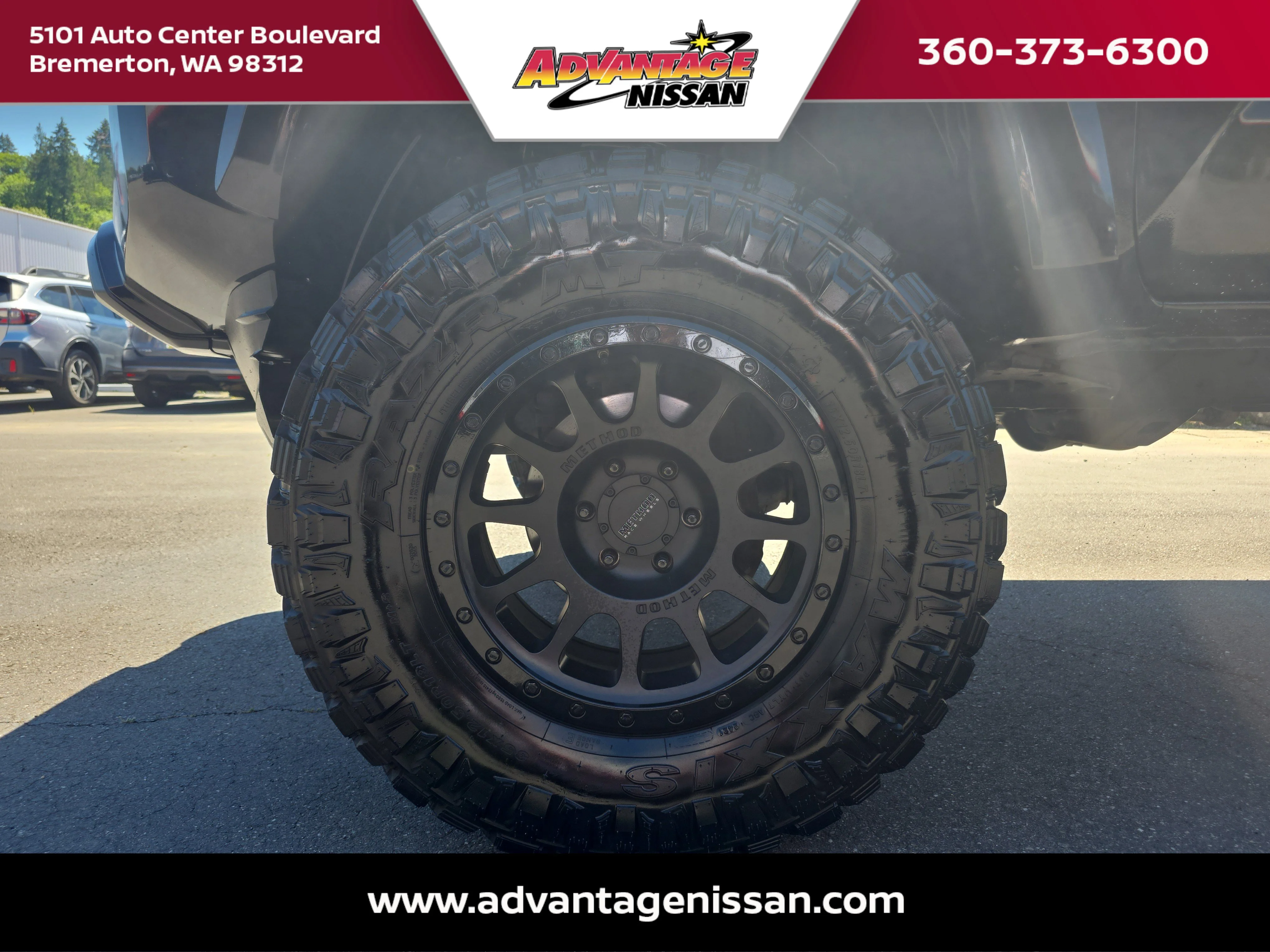 Used 2018 Midnight Black Metallic Toyota SR5 image 29