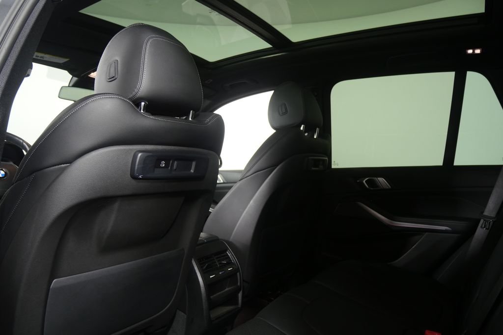 Used 2023 Black Sapphire Metallic BMW xDrive40i image 16