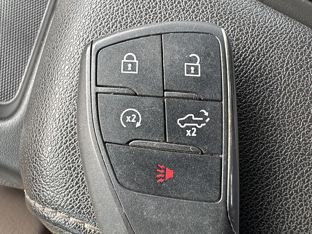 Used 2025 Summit White Chevrolet  image 37