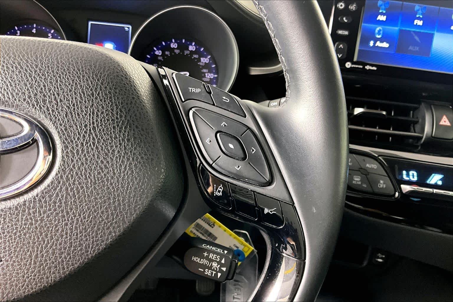 Used 2018 Iceberg/Ruby Flare Pearl Toyota XLE image 23