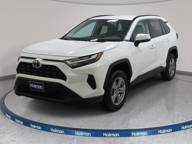 Used 2025 White Toyota XLE image 1