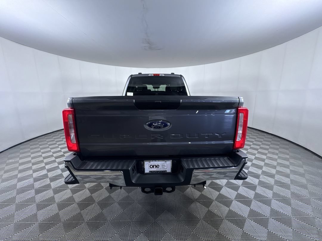 New 2026 Carbonized Gray Metallic Ford XLT image 7