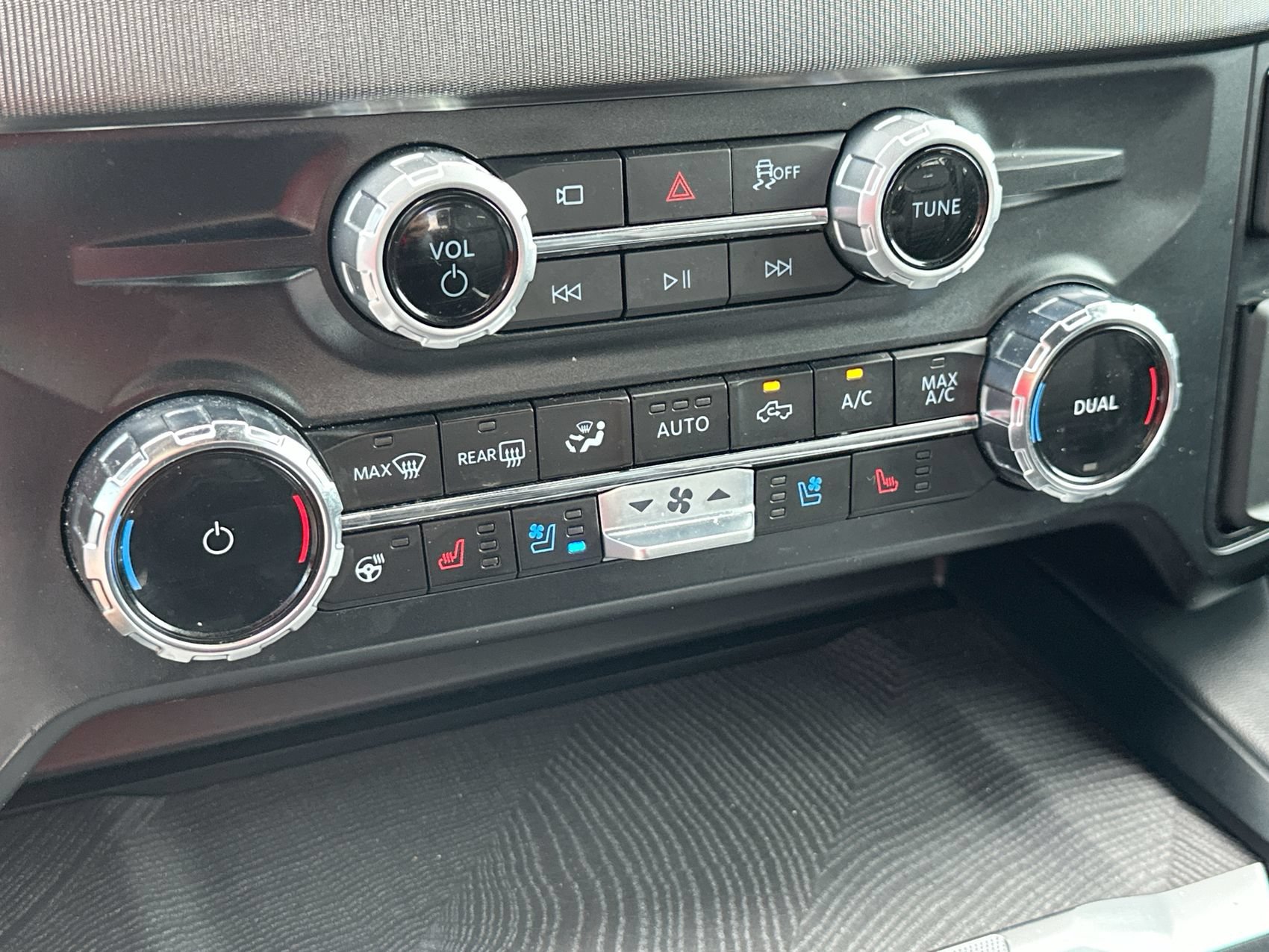 Used 2025 Black Ford Platinum image 19