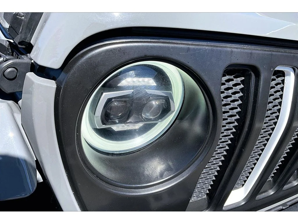 Used 2023 Grey Jeep Sahara image 26