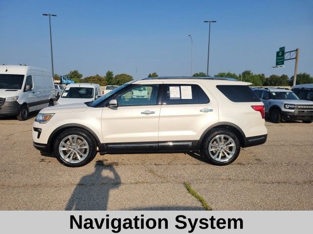 Used 2018 White Ford Limited image 3