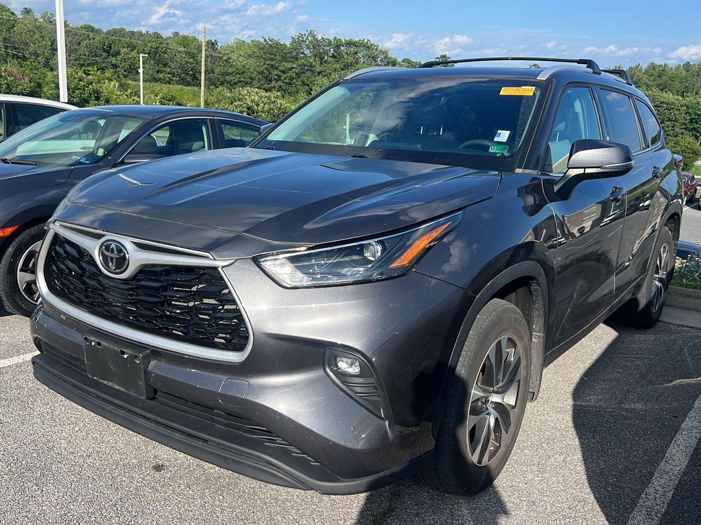 Used 2022 Magnetic Gray Metallic Toyota XLE image 1