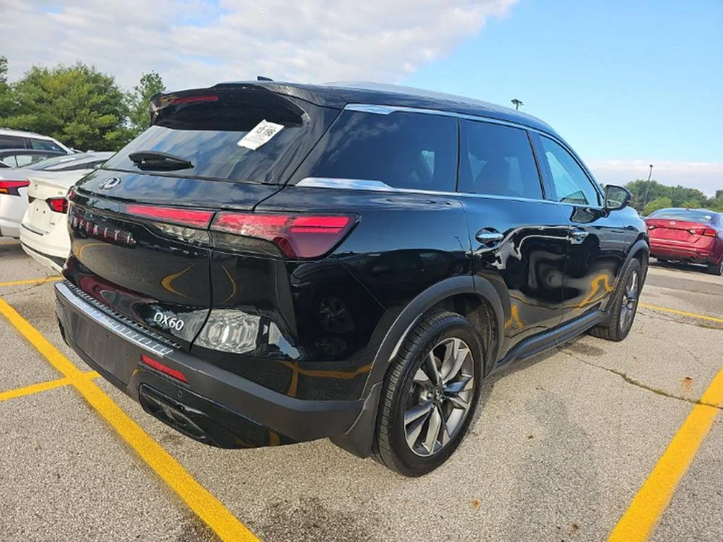 Used 2023 Black INFINITI LUXE image 4