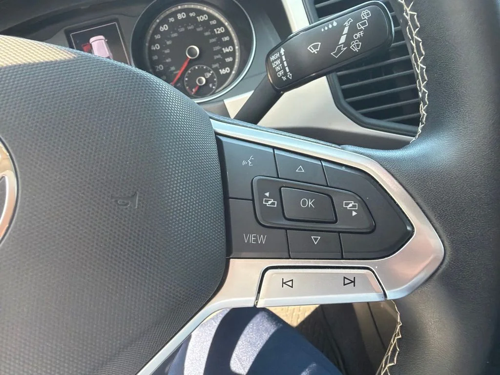 Used 2021 Gray Volkswagen 3.6L V6 SE w/Technology image 12