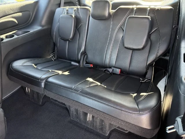 Used 2025 Black Chrysler Select image 37
