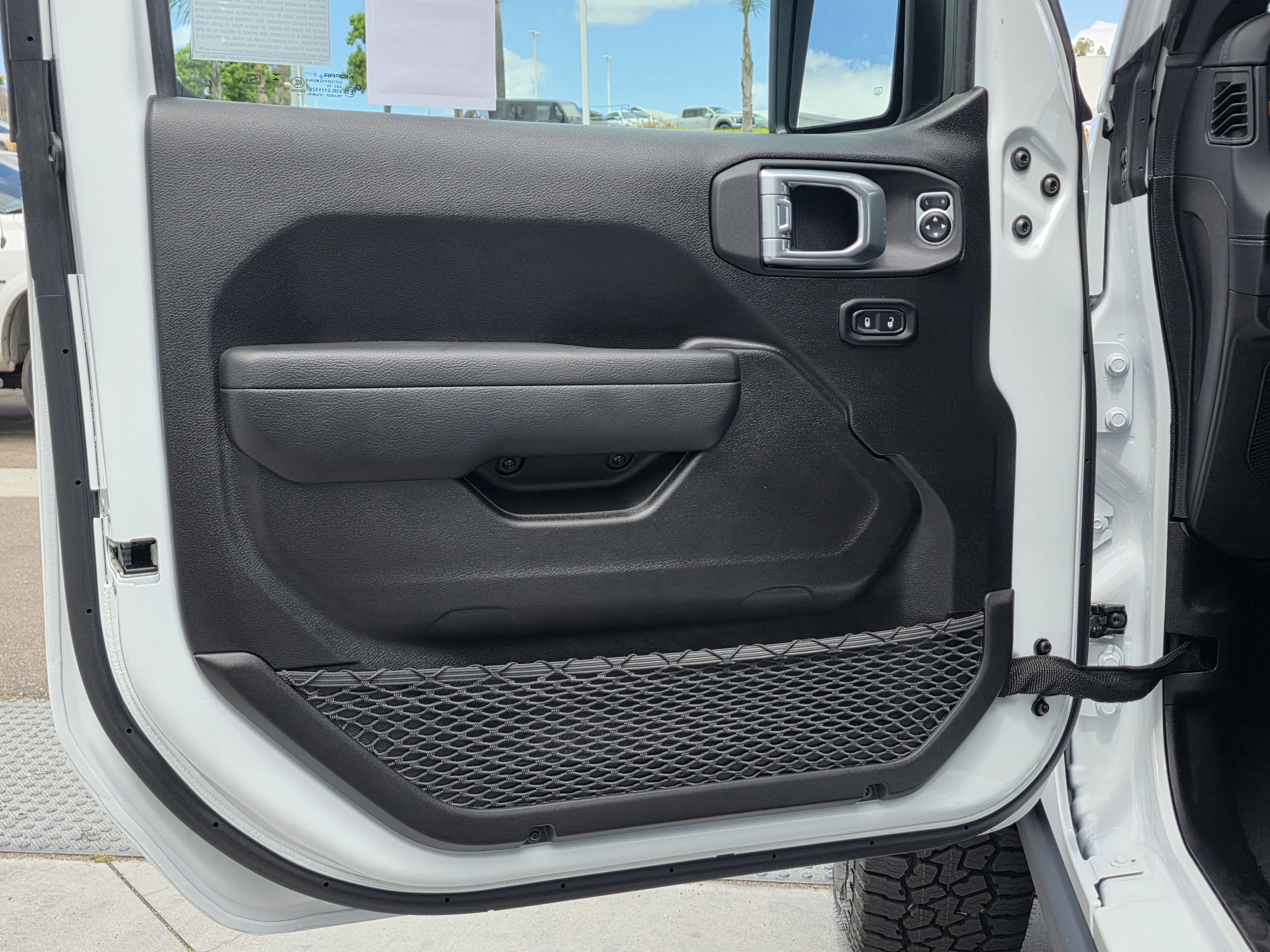 New 2026 Bright White Clearcoat Jeep Mojave image 11