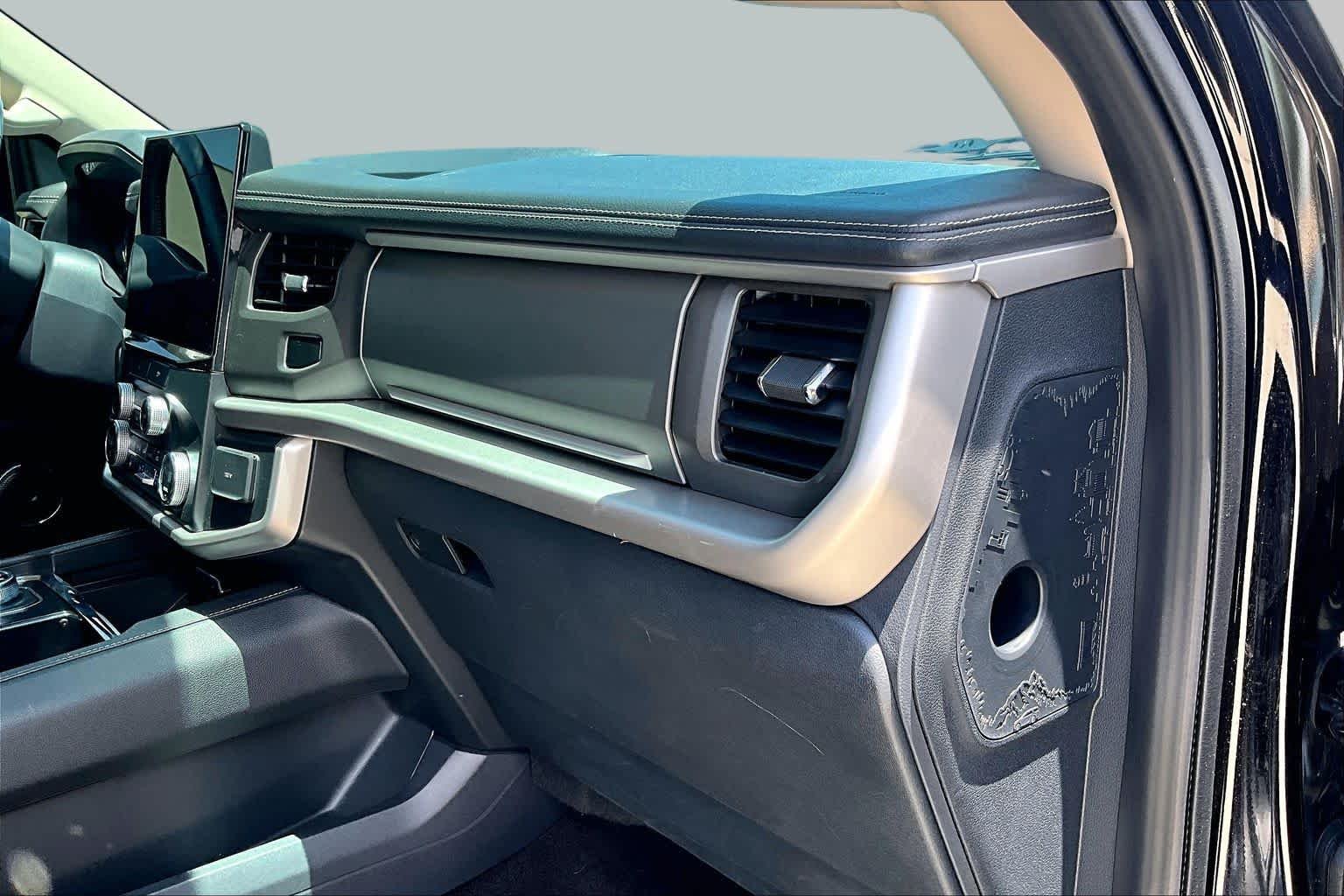 Used 2022 Agate Black Metallic Ford XLT image 18