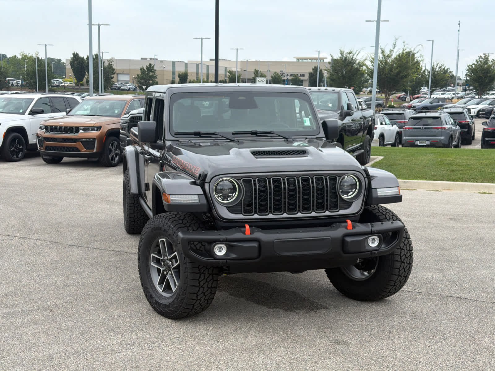 New 2026 Granite Crystal Metallic Clearcoat Jeep Mojave X image 2