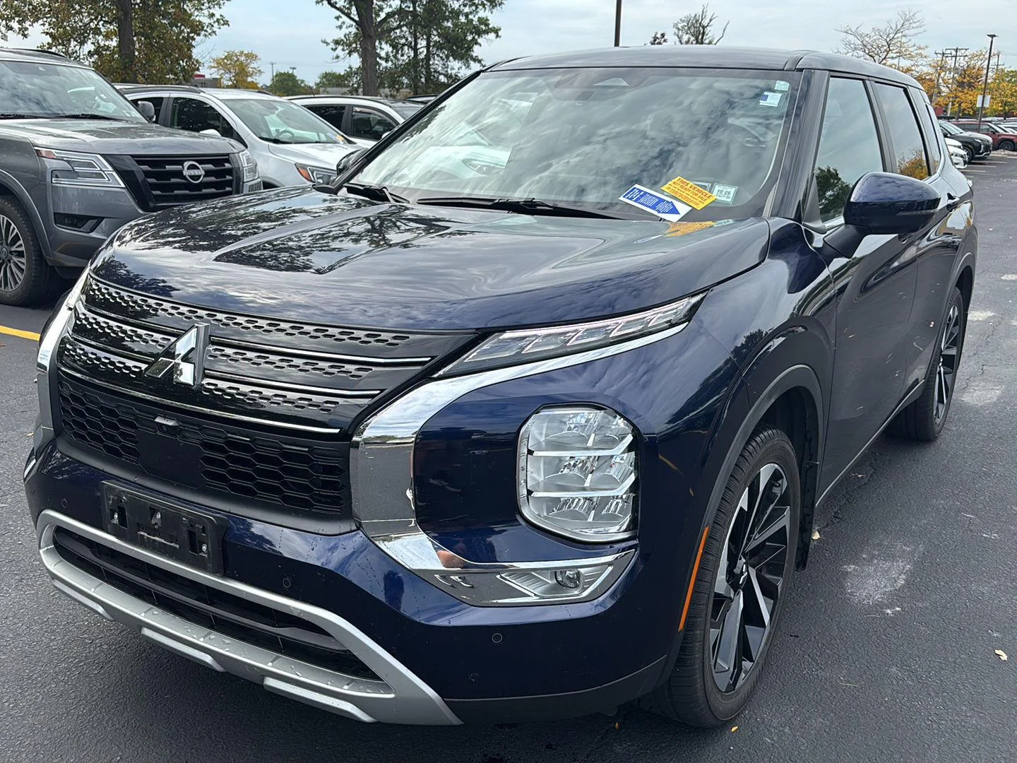 Used 2024 Cosmic Blue Metallic Mitsubishi SE image 3