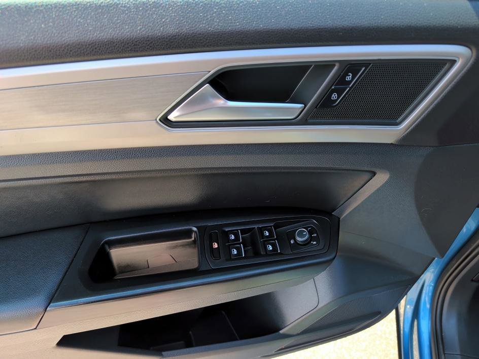 Used 2019 Pacific Blue Metallic Volkswagen 3.6L V6 SE image 17