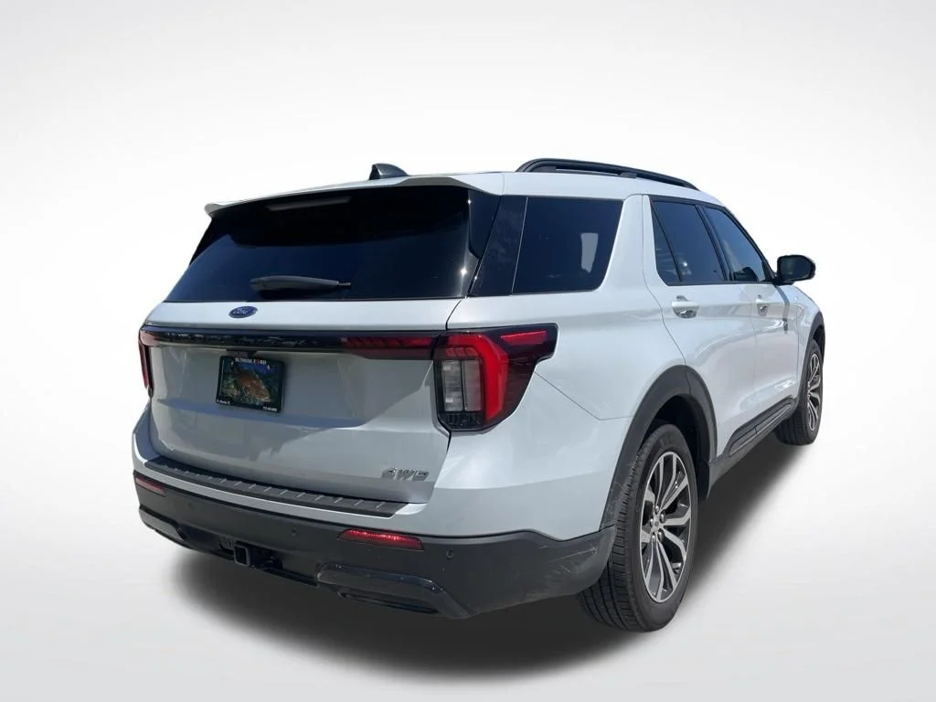 Used 2026 White Metallic Ford ST-Line image 6