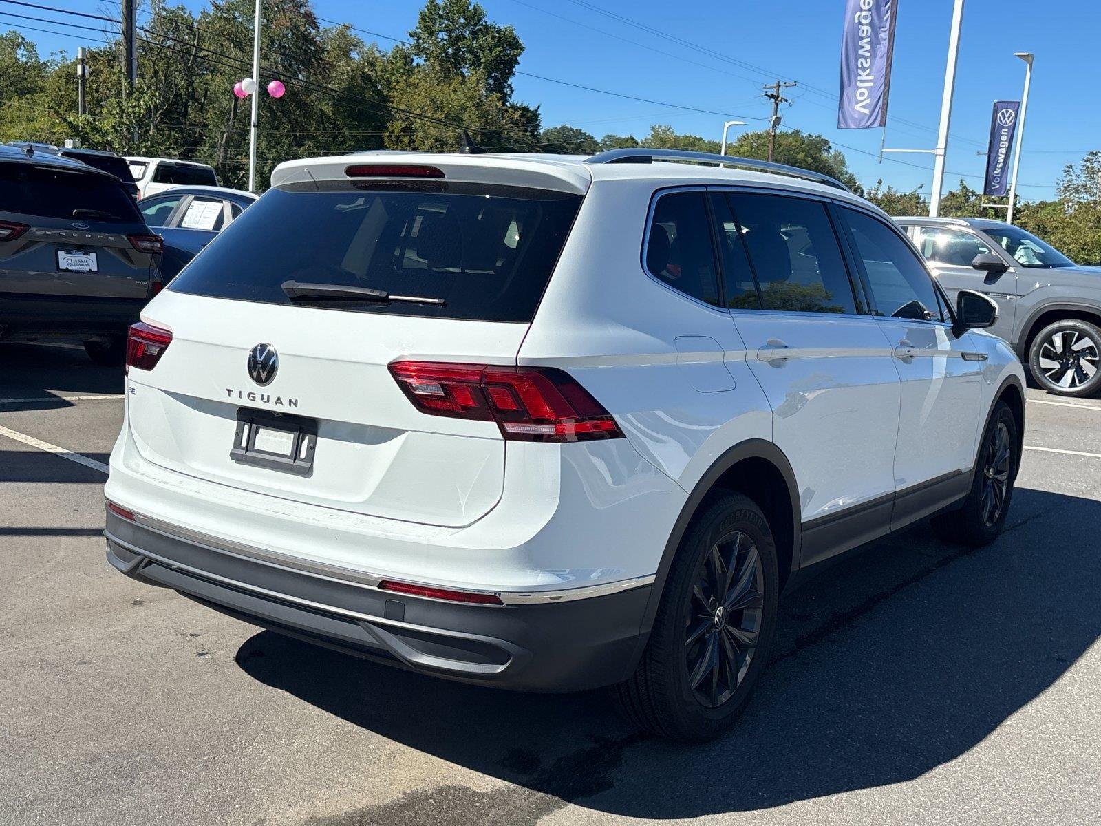 Used 2024 Pure White Volkswagen SE image 5