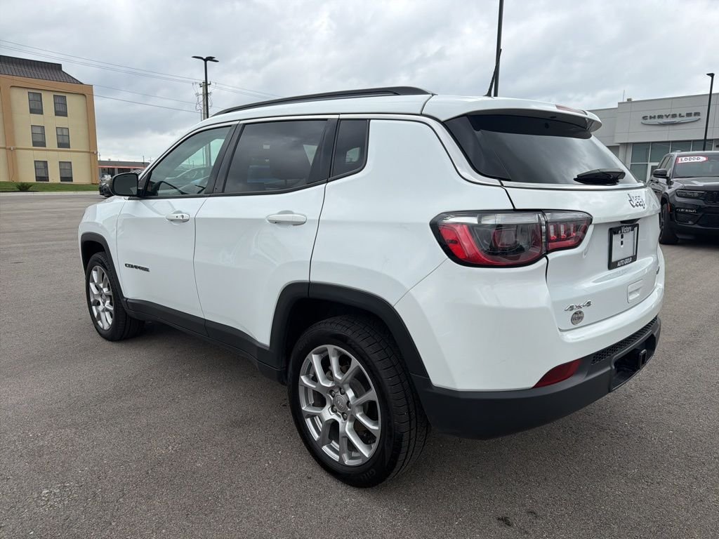Certified Used 2022 White Jeep Latitude Lux image 4