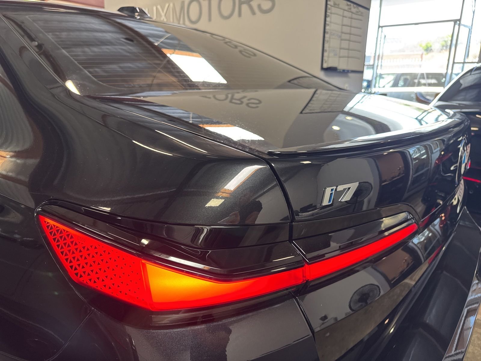 Used 2025 Black BMW xDrive60 image 21